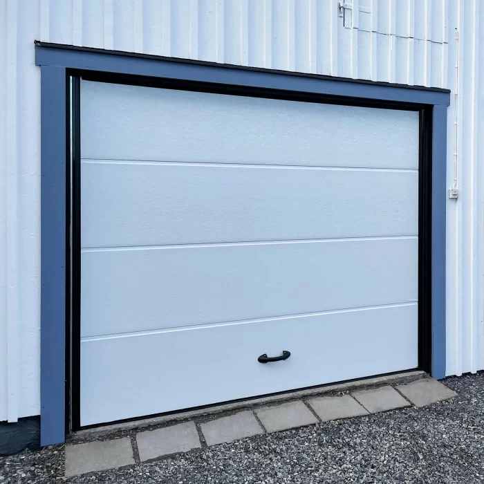 Garageport med fjärrstyrning 2,4m (Bra takskjutport med motor)